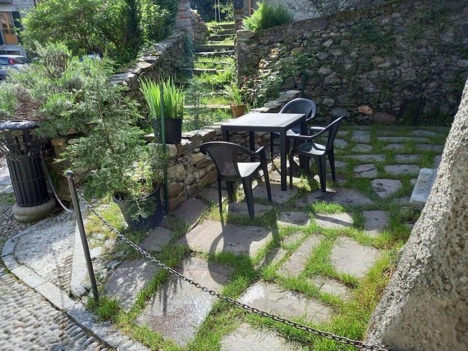 The Door Of The Castle Apartment Menaggio Exterior photo