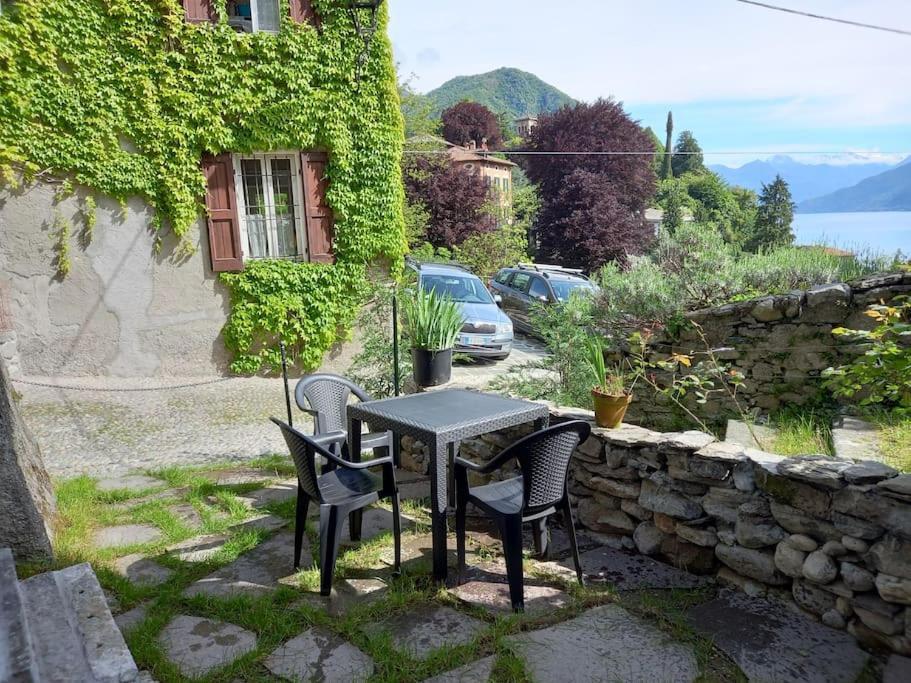 The Door Of The Castle Apartment Menaggio Exterior photo