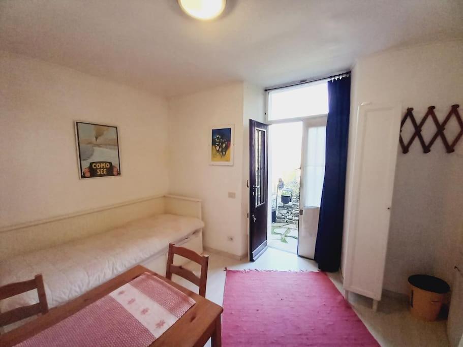 The Door Of The Castle Apartment Menaggio Exterior photo