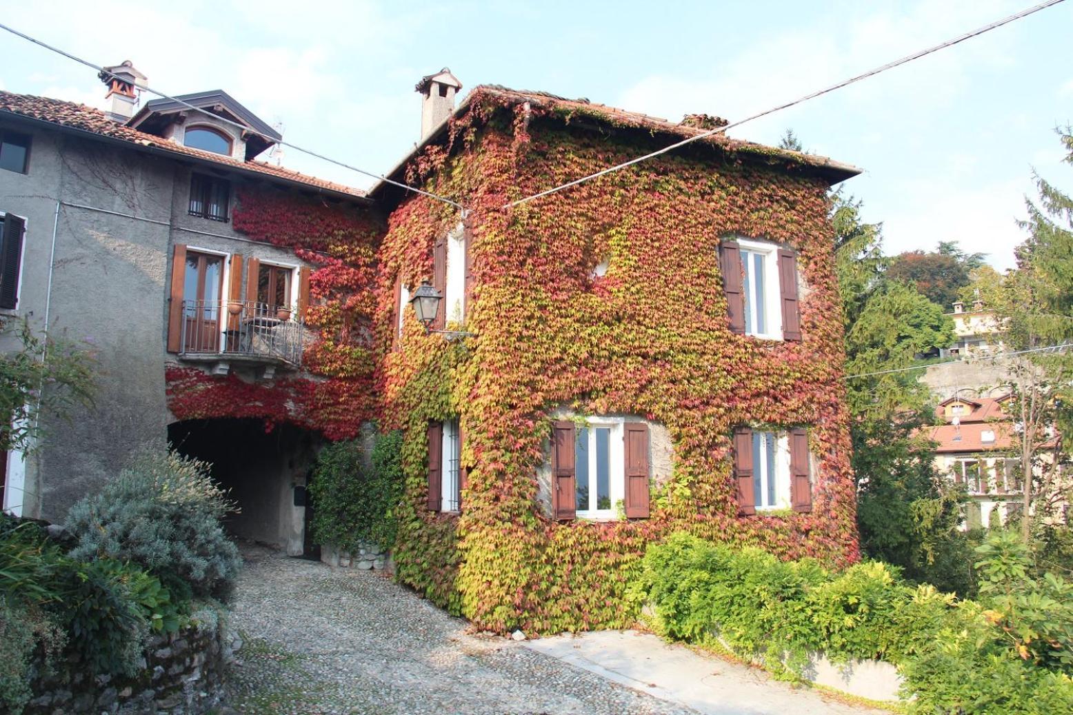 The Door Of The Castle Apartment Menaggio Exterior photo